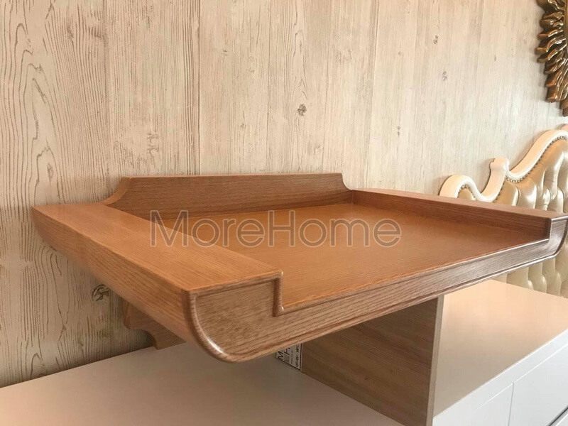 Mẫu bàn thờ gỗ tự nhiên cao cấp màu nâu sáng với thiết kế đơn giản nhưng không kém phần tinh tế, sang trọng